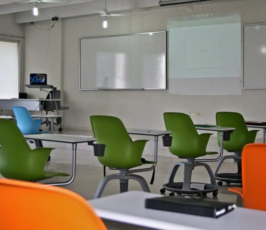 What else do US students do besides studying What else do US students do besides studying