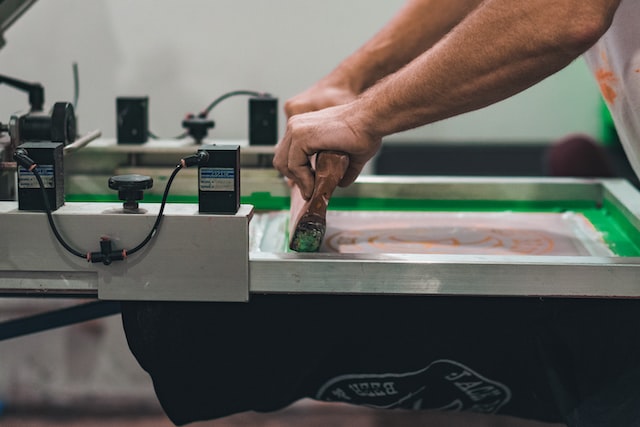 the process of screen printing on a t-shirt